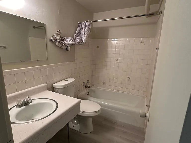 1637 Washington Ave #12 — Photo 1