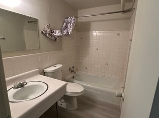 1637 Washington Ave APT 12, Racine, WI 53403