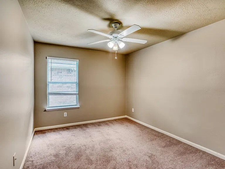 13118 Kingston Point Ln — Photo 14