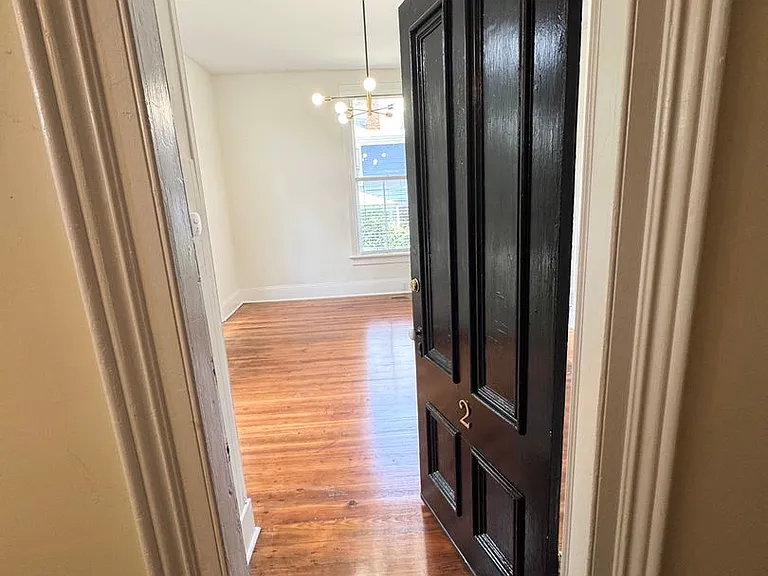 504 N Person St — Photo 3