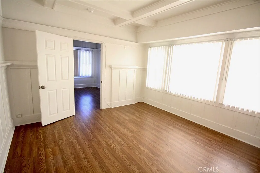 2 bed, 930 sqft, $2,200 — Photo 2