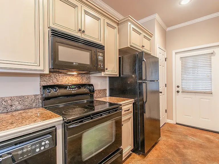 120 Deraney Ln — Photo 11