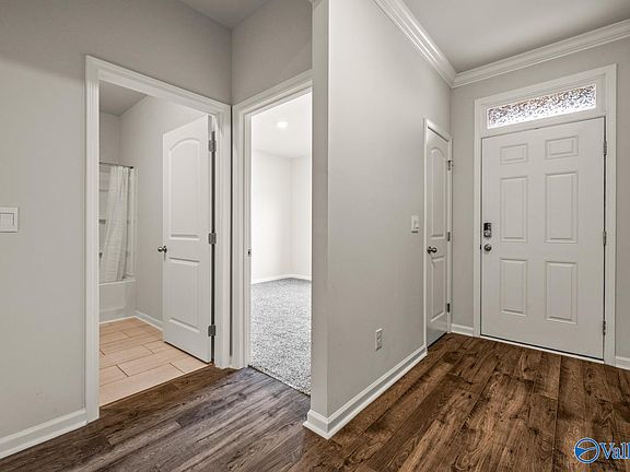 2nd image of 109 High Leaf Dr