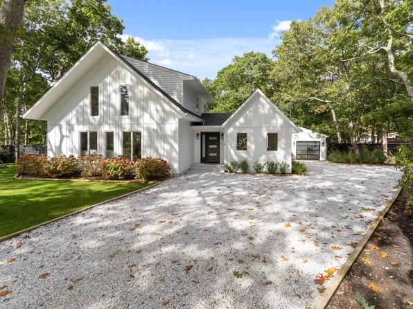 2 Deerfeed Path, East Quogue, NY 11942