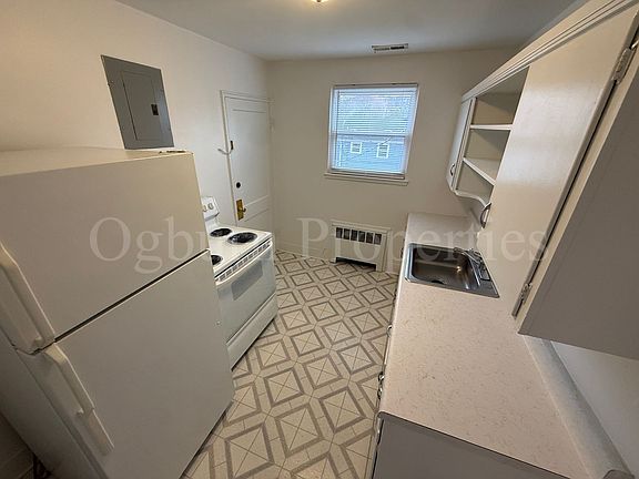 3rd image of 2506 Miller Park Cir APT D
