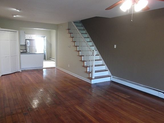 4th image of 922 S Race St