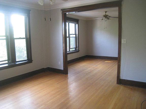 2nd image of 4036 N Hoyne Ave APT 3S