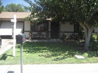 120 J St, Parlier, CA 93648