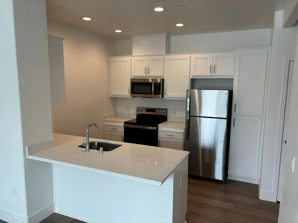 The Apartments at Santana Ranch, 1231 Pine Rock Dr #G253, Hollister, CA 95023