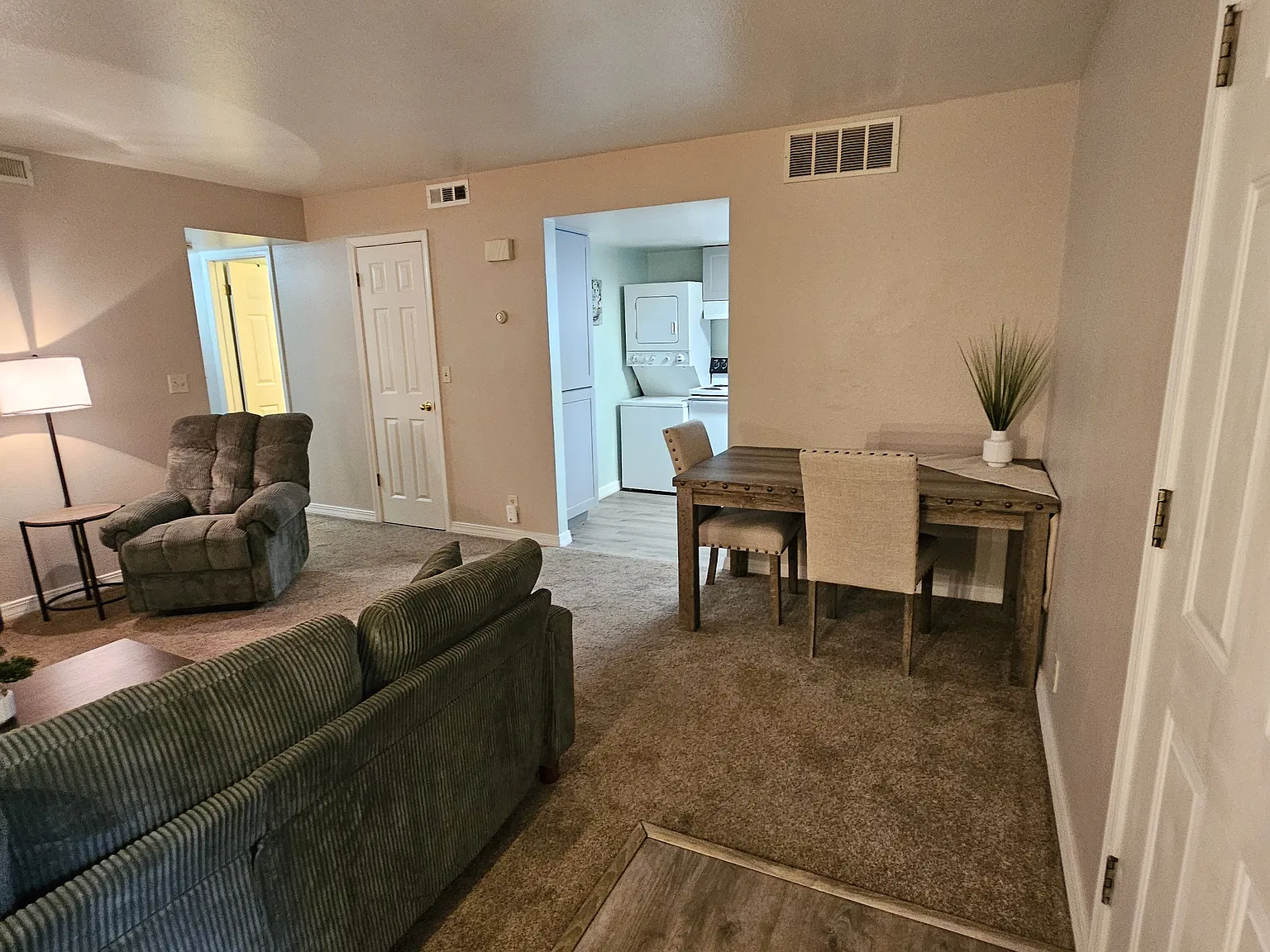 2 bed, 716 sqft, $2,100 — Photo 2