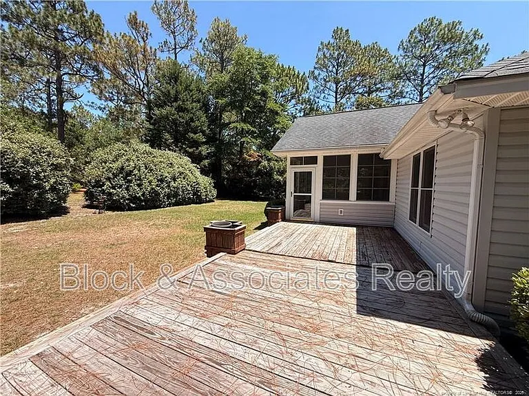 995 Greenbriar Dr — Photo 18