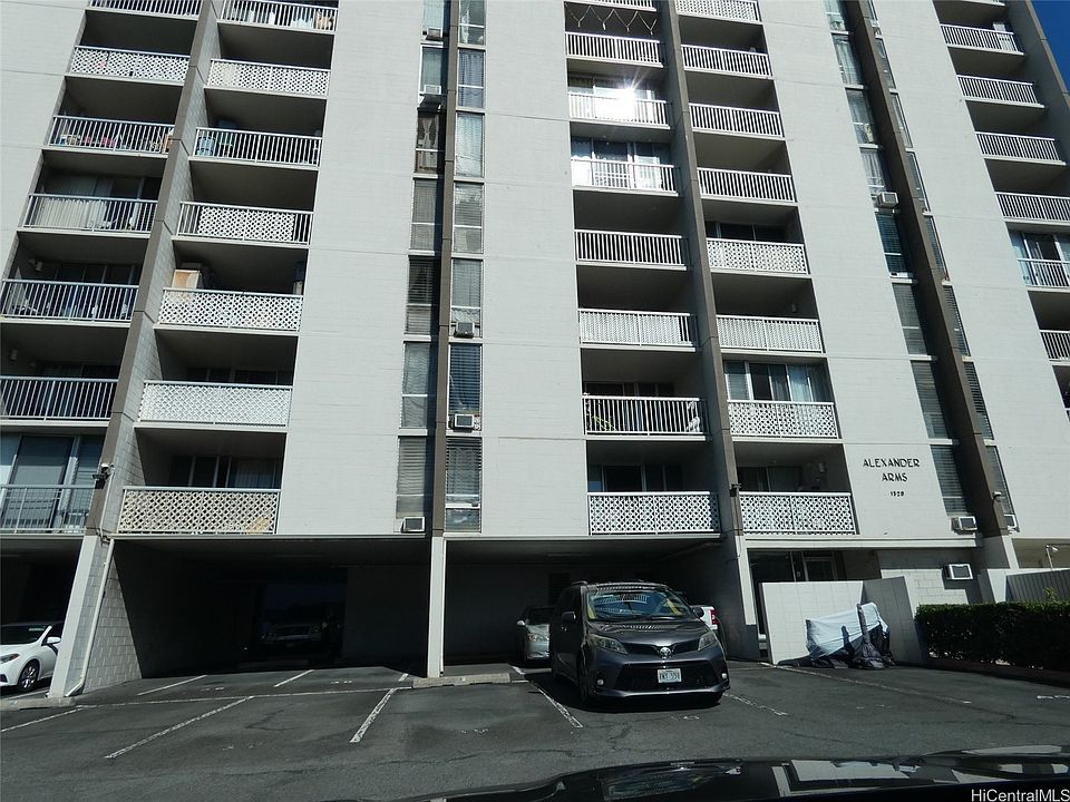 2nd image of 1320 Alexander St #Penthouse 1