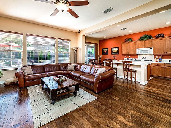 3rd image of 1631 Chalcedony Ct