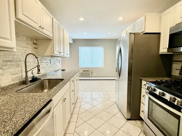 938 E Old Willow Rd APT 104, Prospect Heights, IL 60070