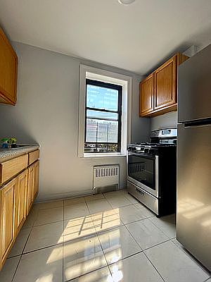 4th image of 121 E 86th St #1L