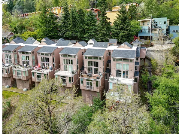 842 SW Broadway Dr, Portland, OR 97201