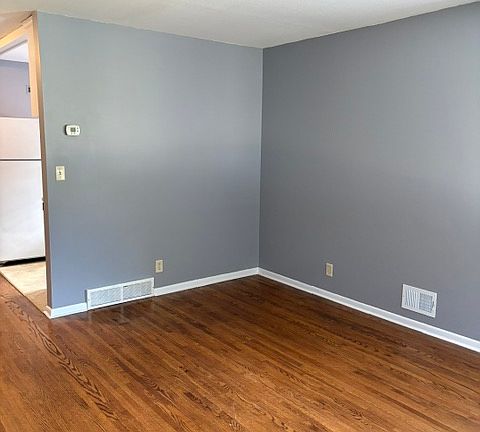 UPSTAIRS LIVING ROOM