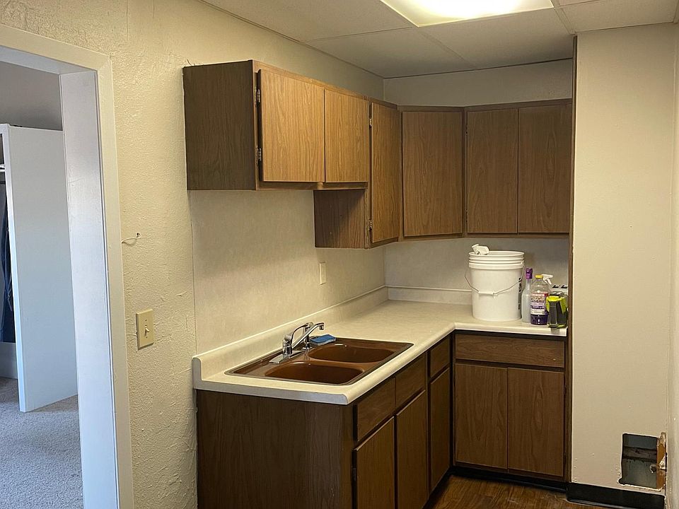 1st image of 1001 E 16th St APT 1