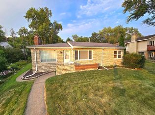 1736 E Shore Dr, Maplewood, MN 55109