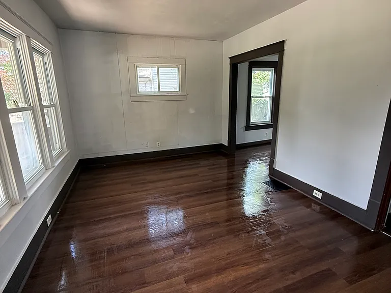 1036 Lexington Ave — Photo 15