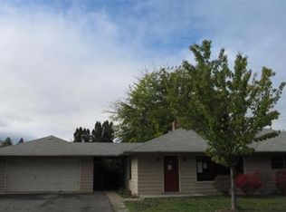 630 Roguelea Ln, Grants Pass, OR 97526