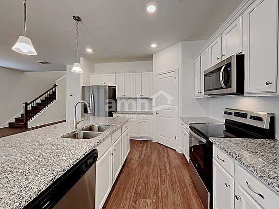 3rd image of 502 Cash Cir