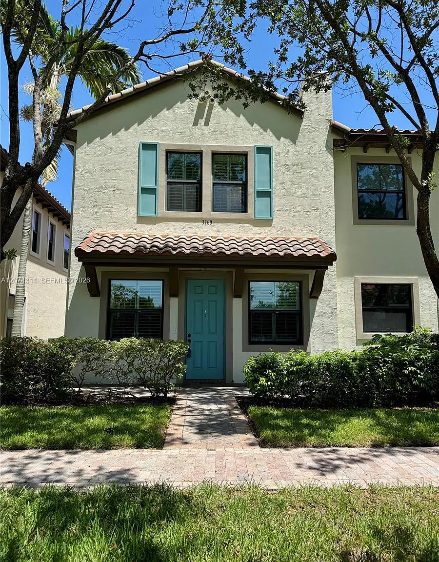 Sawgrass Lakes — Photo 1
