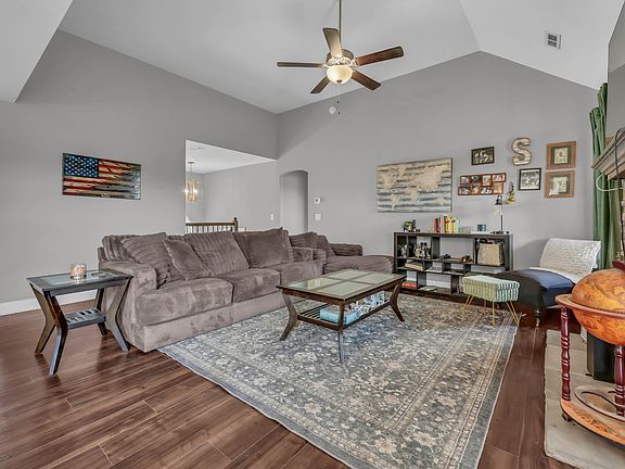 5th image of 109 Sycamore Hill Dr