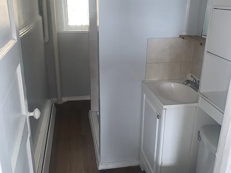 430 11th Ave #1 — Photo 6