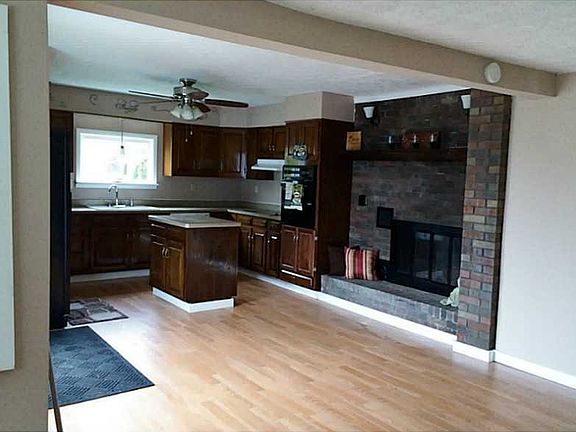 3rd image of 402 S Franklin St