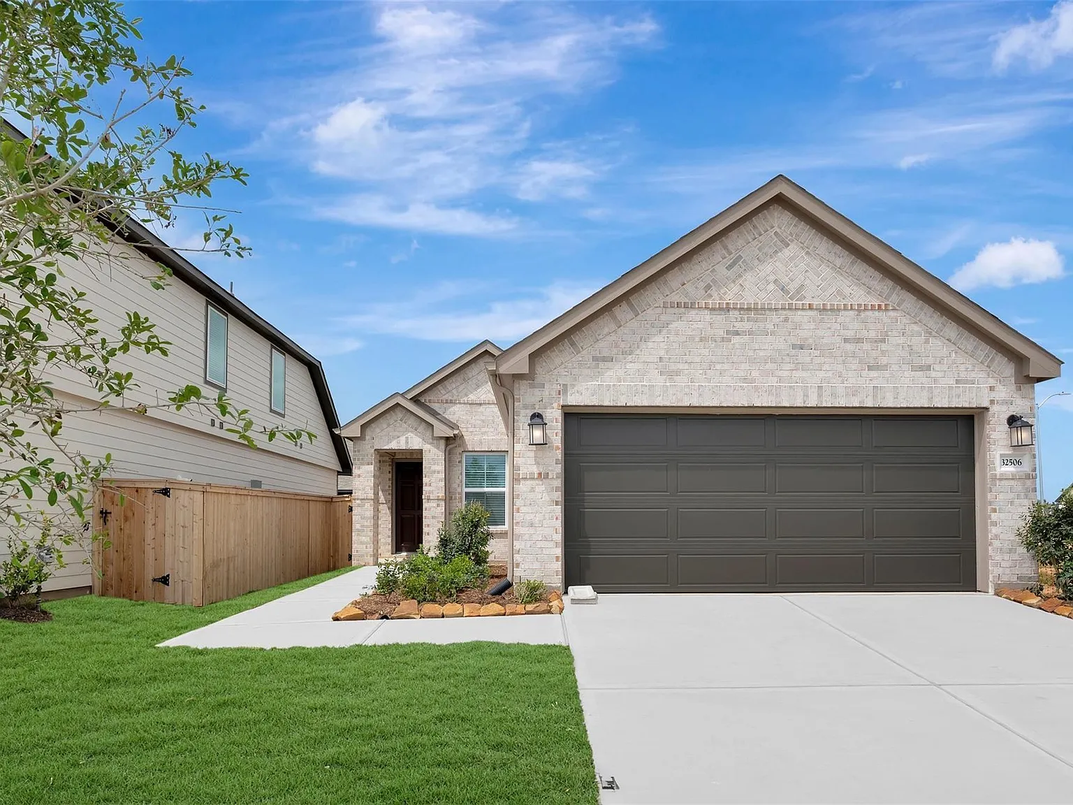 3 bed, 2.0 bath, $2,095 — Photo 2