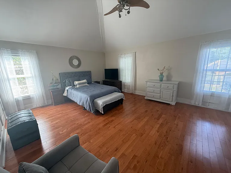 1021 Bay Dr #B — Photo 6