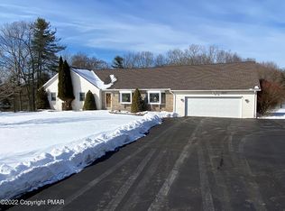303 Whipporwill Ln, East Stroudsburg, PA 18302