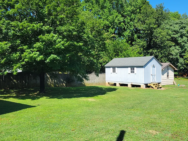 3128 Woodlawn Ave — Photo 11
