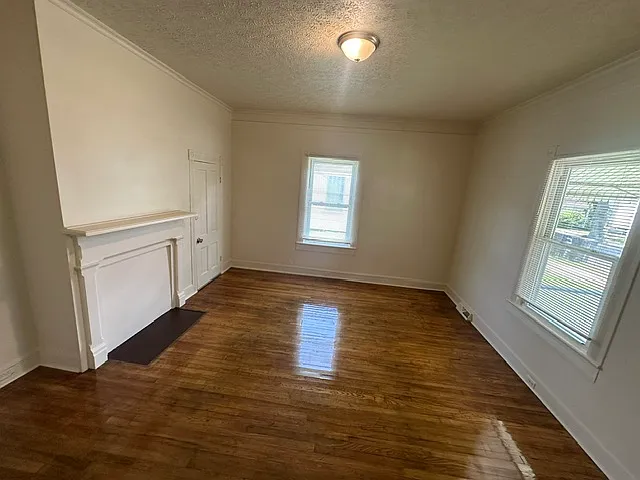 219 Girard St — Photo 3