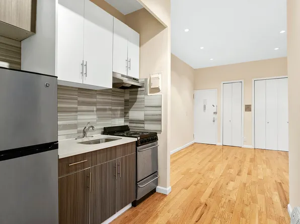 229 East 67th Street image 1 of 4