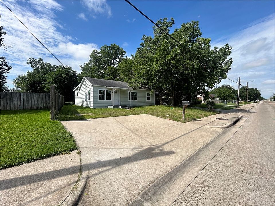 1st image of 915 W 28th St