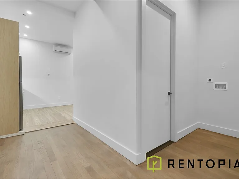 379 S 1st St #1B — Photo 3