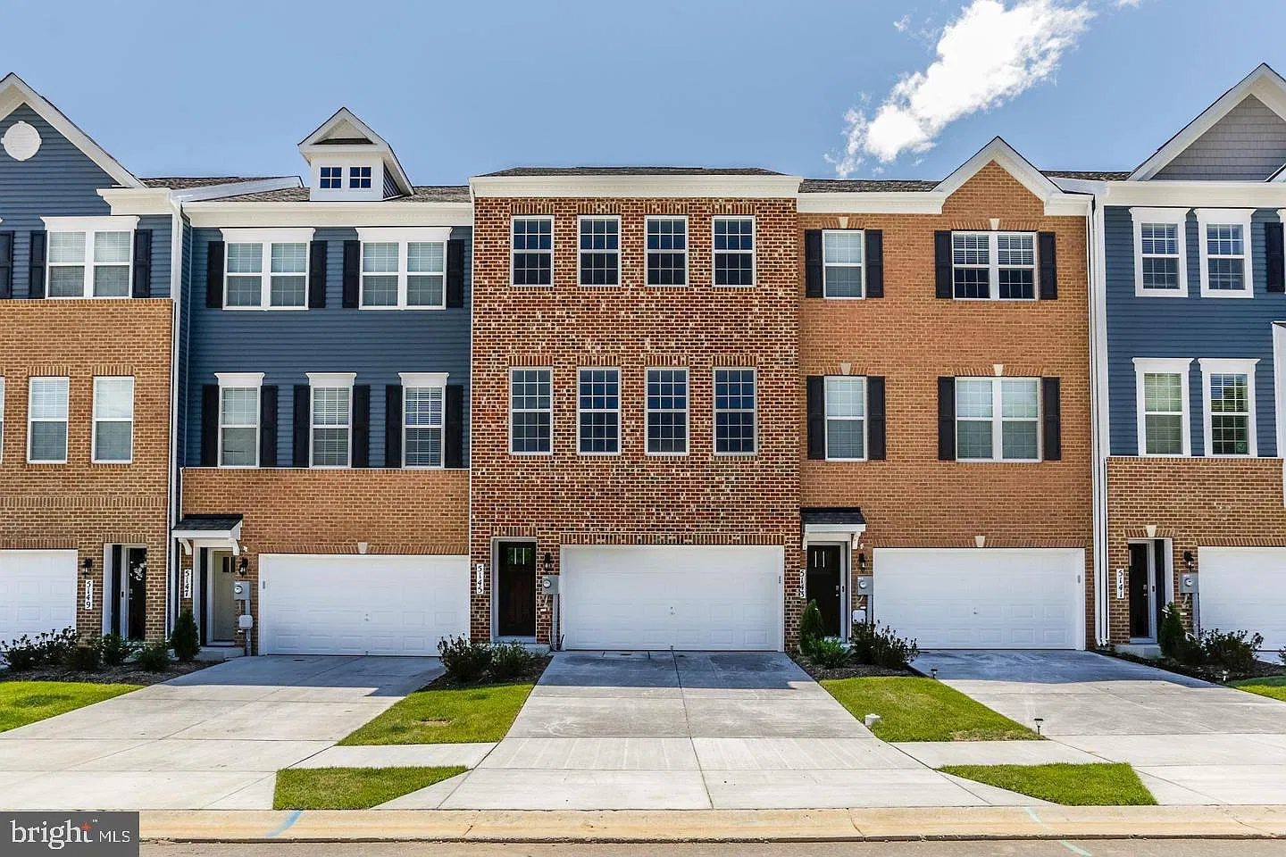 3 bed, 2.5 bath, 2320 sqft, $2,795 — Photo 1