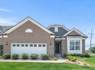 42823 Arbor Dr, Clinton Township, MI