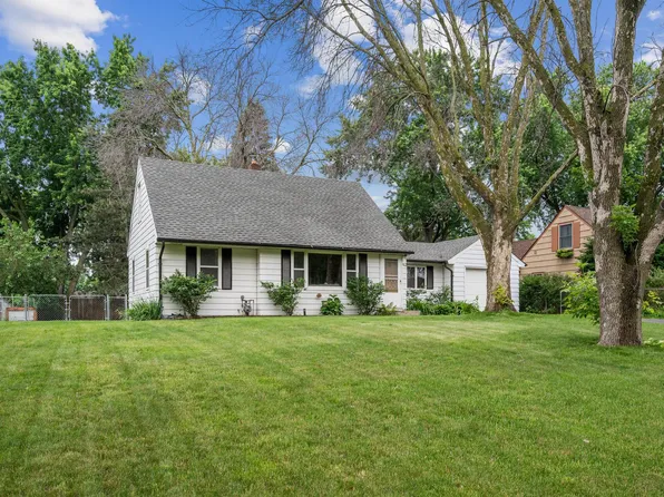 184 Skillman Ave E, Maplewood, MN 55117