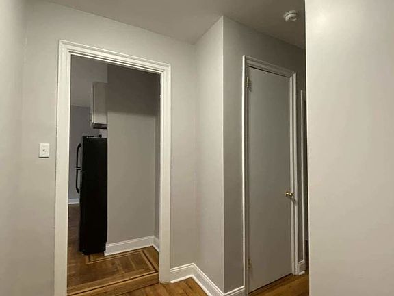 5th image of 2814 Bronx Park E APT B22