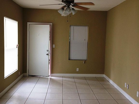 5th image of 301 NE 17th Ave APT 1