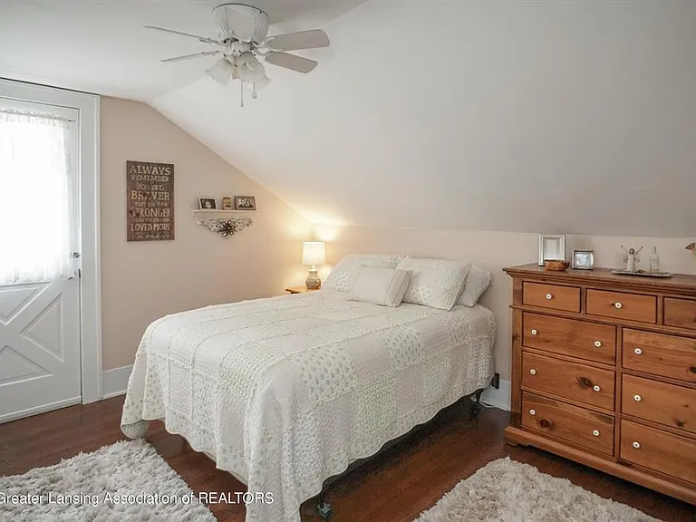 1869 Chestnut St — Photo 21