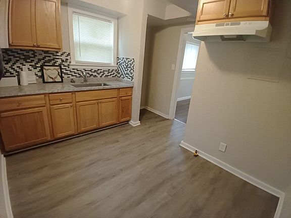 4th image of 3984 Buckingham Ave