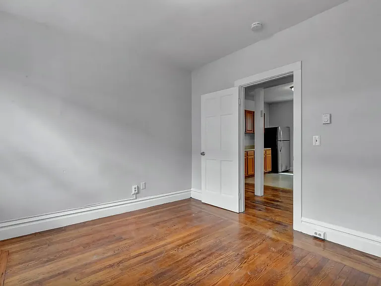608-612 George St #12 — Photo 11