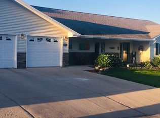 1102 9th St SE, Jamestown, ND 58401