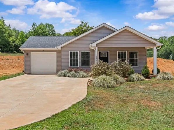 129 Fairfield Rd, Walhalla, SC 29691