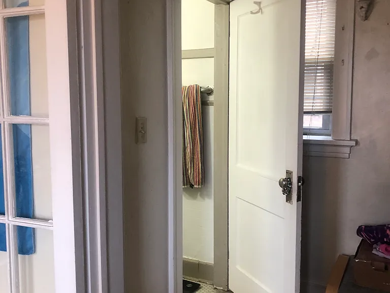 1928 E Superior St #4 — Photo 8