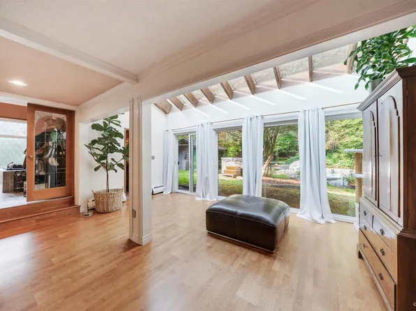 3467 141st St, Surrey, BC V4P 1L7